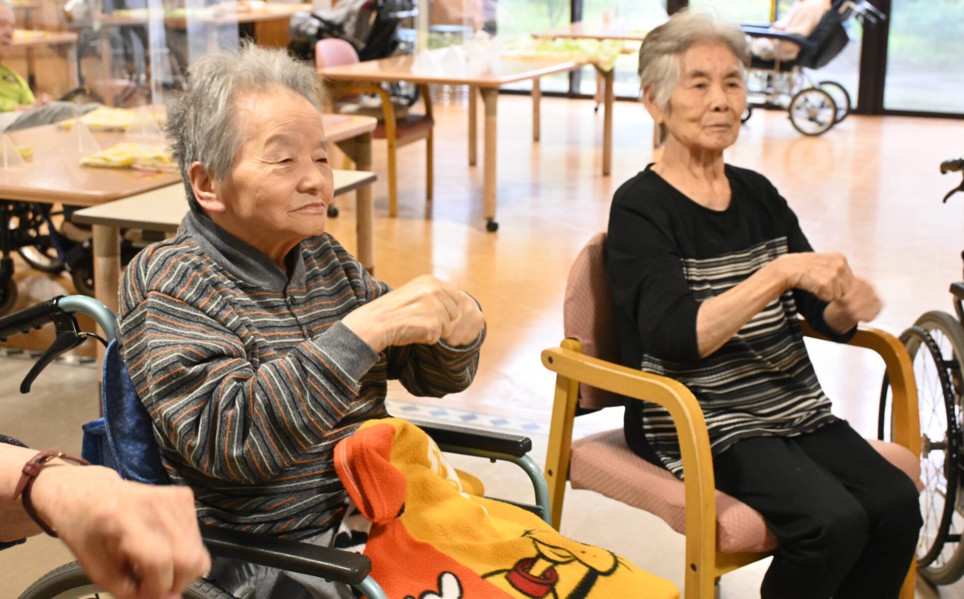 【牡丹棟】 体操教室がんばってます！