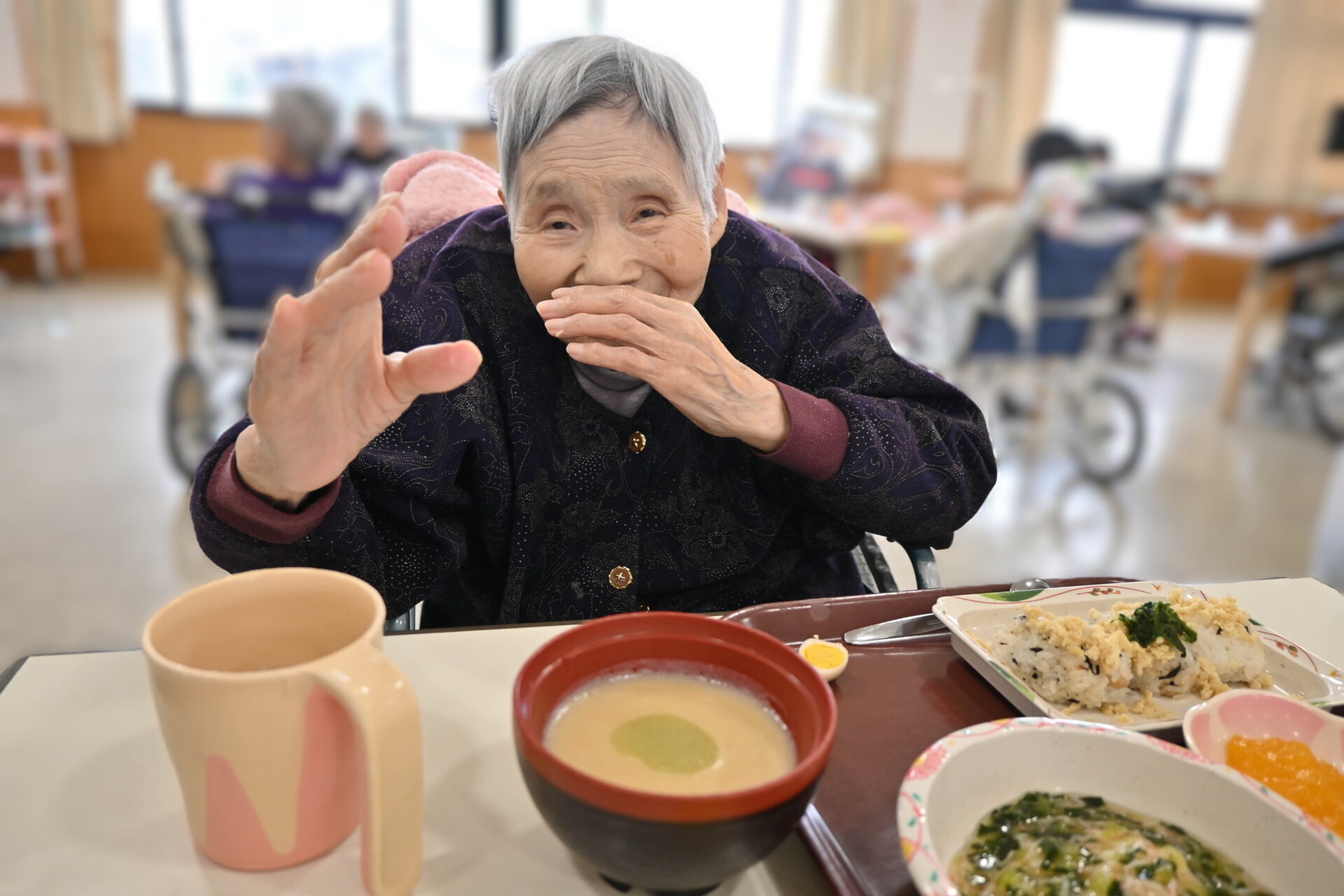 【桜棟】 おひるはおいなりさん♪